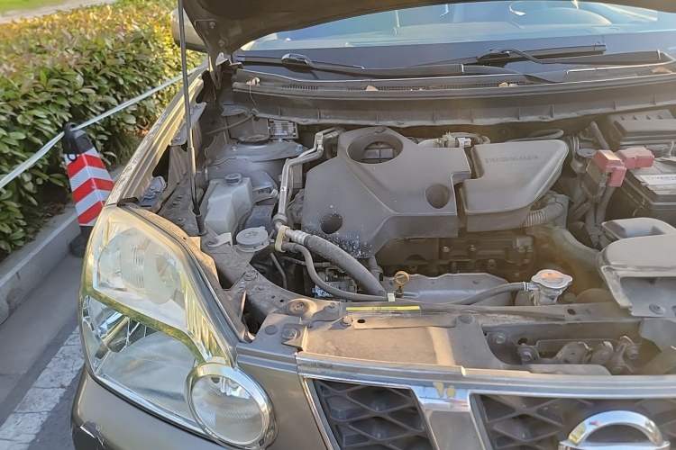 Used Nissan X-Trail 2010 2.5L CVT Luxury Edition 4WD Engine Bay Right