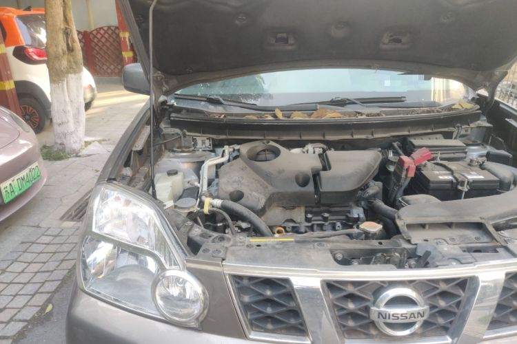 Used Nissan X-Trail 2010 2.5L Manual Luxury Edition 4WD Engine Bay Right