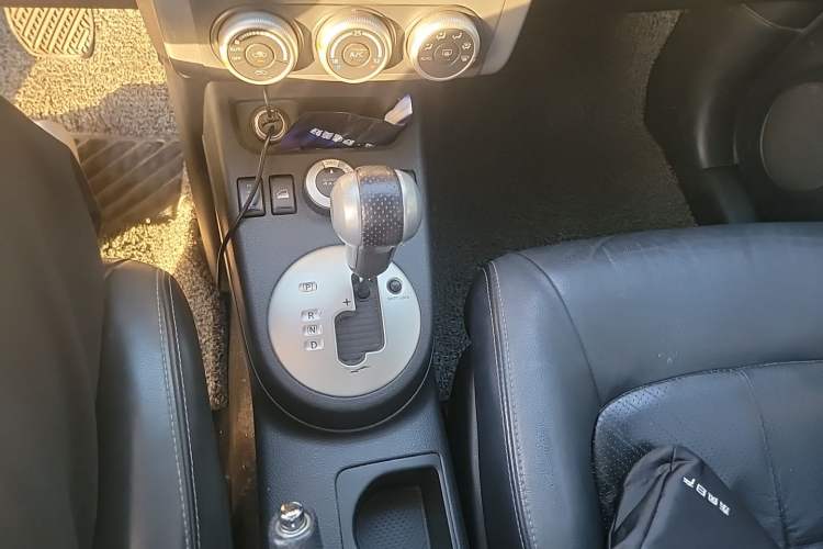 Used Nissan X-Trail 2010 2.5L CVT Luxury Edition 4WD Gear Lever