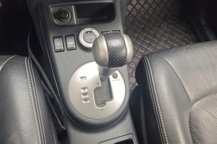 Used Nissan X-Trail 2010 2.5L CVT Luxury Edition 4WD Gear Lever