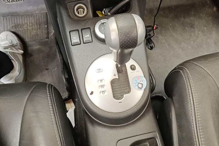 Used Nissan X-Trail 2010 2.5L CVT Luxury Edition 4WD Gear Lever
