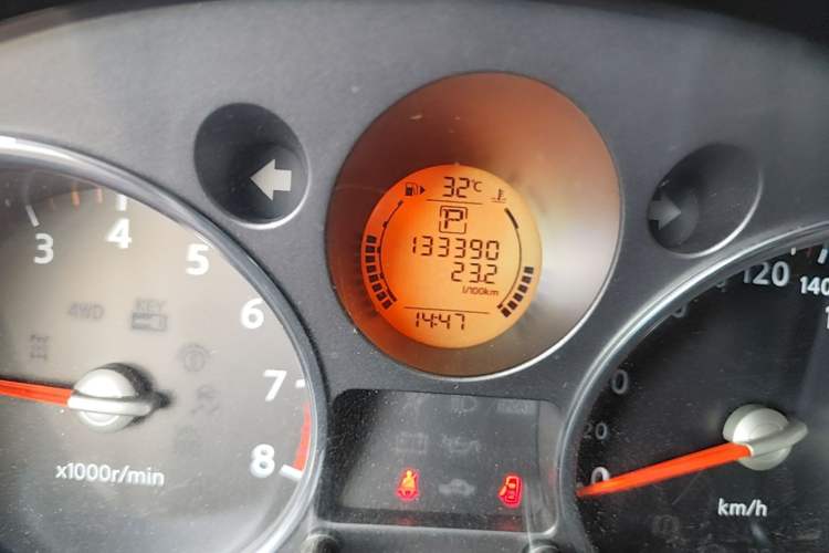Used Nissan X-Trail 2010 2.0L CVT Comfort Edition 4WD Odometer Close Up