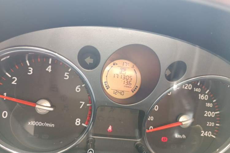Used Nissan X-Trail 2010 2.5L CVT Luxury Edition 4WD Odometer Close Up