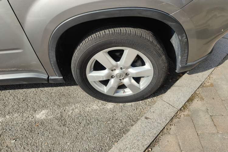 Used Nissan X-Trail 2010 2.5L CVT Luxury Edition 4WD Right Front Wheel Hub
