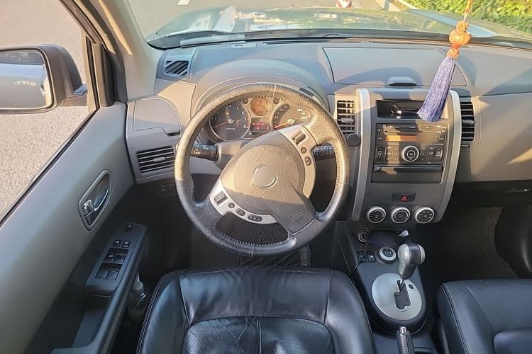 Used Nissan X-Trail 2010 2.5L CVT Luxury Edition 4WD Steering Wheel