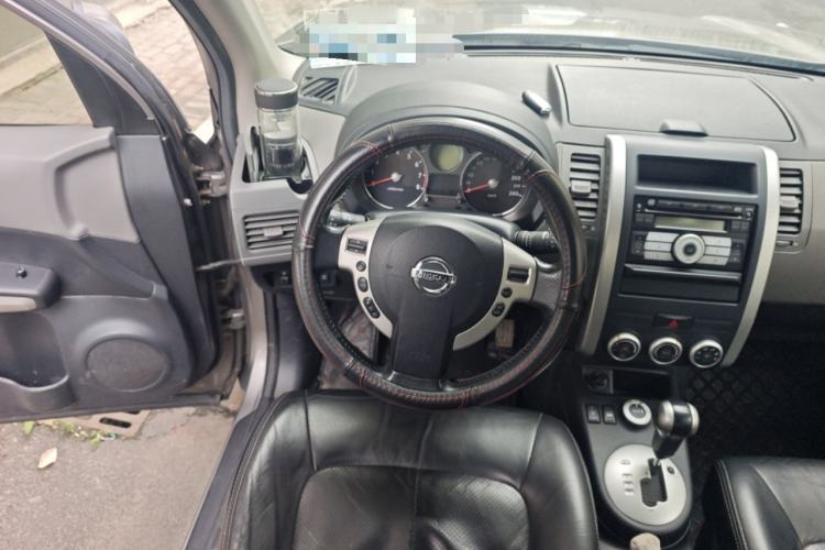 Used Nissan X-Trail 2010 2.5L CVT Luxury Edition 4WD Steering Wheel