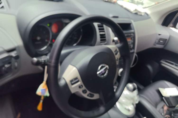 Used Nissan X-Trail 2010 2.5L CVT Luxury Edition 4WD Steering Wheel