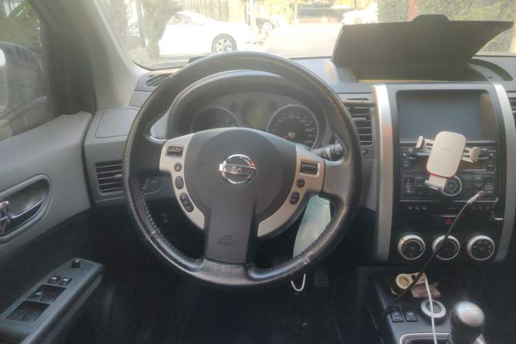 Used Nissan X-Trail 2010 2.5L Manual Luxury Edition 4WD Steering Wheel