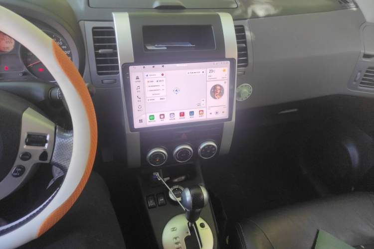 Used Nissan X-Trail 2010 2.5L CVT Luxury Edition 4WD Audio And AC Panel