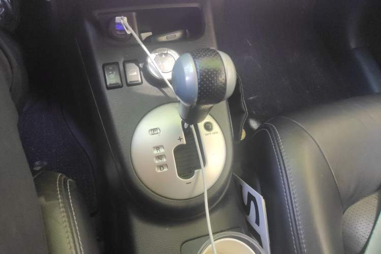 Used Nissan X-Trail 2010 2.5L CVT Luxury Edition 4WD Gear Lever