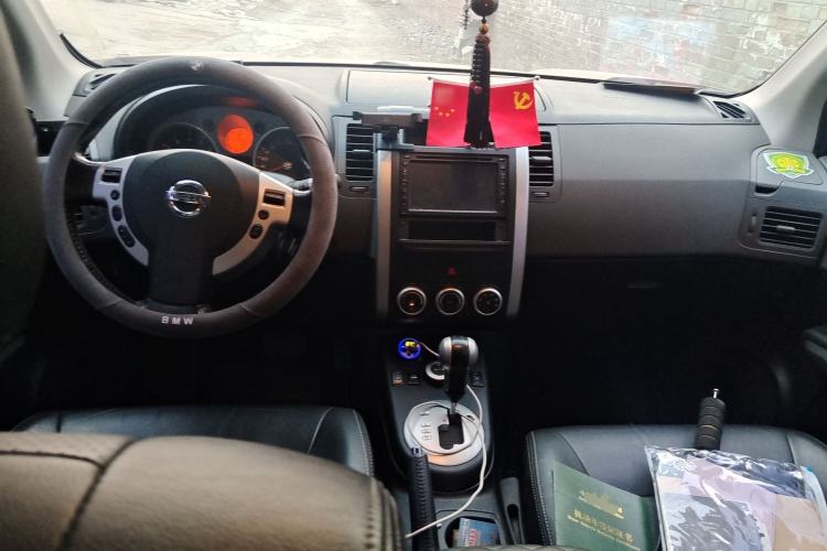 Used Nissan X-Trail 2010 2.5L CVT Luxury Edition 4WD Center Console