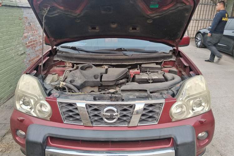 Used Nissan X-Trail 2010 2.5L CVT Luxury Edition 4WD Engine Bay