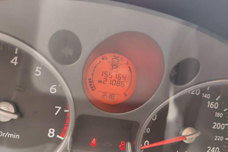 Used Nissan X-Trail 2010 2.5L CVT Ultimate Edition 4WD Odometer Close Up