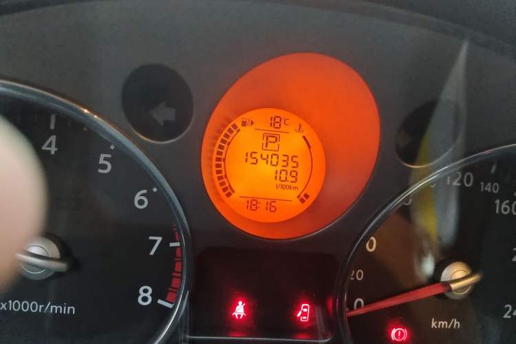 Used Nissan X-Trail 2010 2.5L CVT Luxury Edition 4WD Odometer Close Up