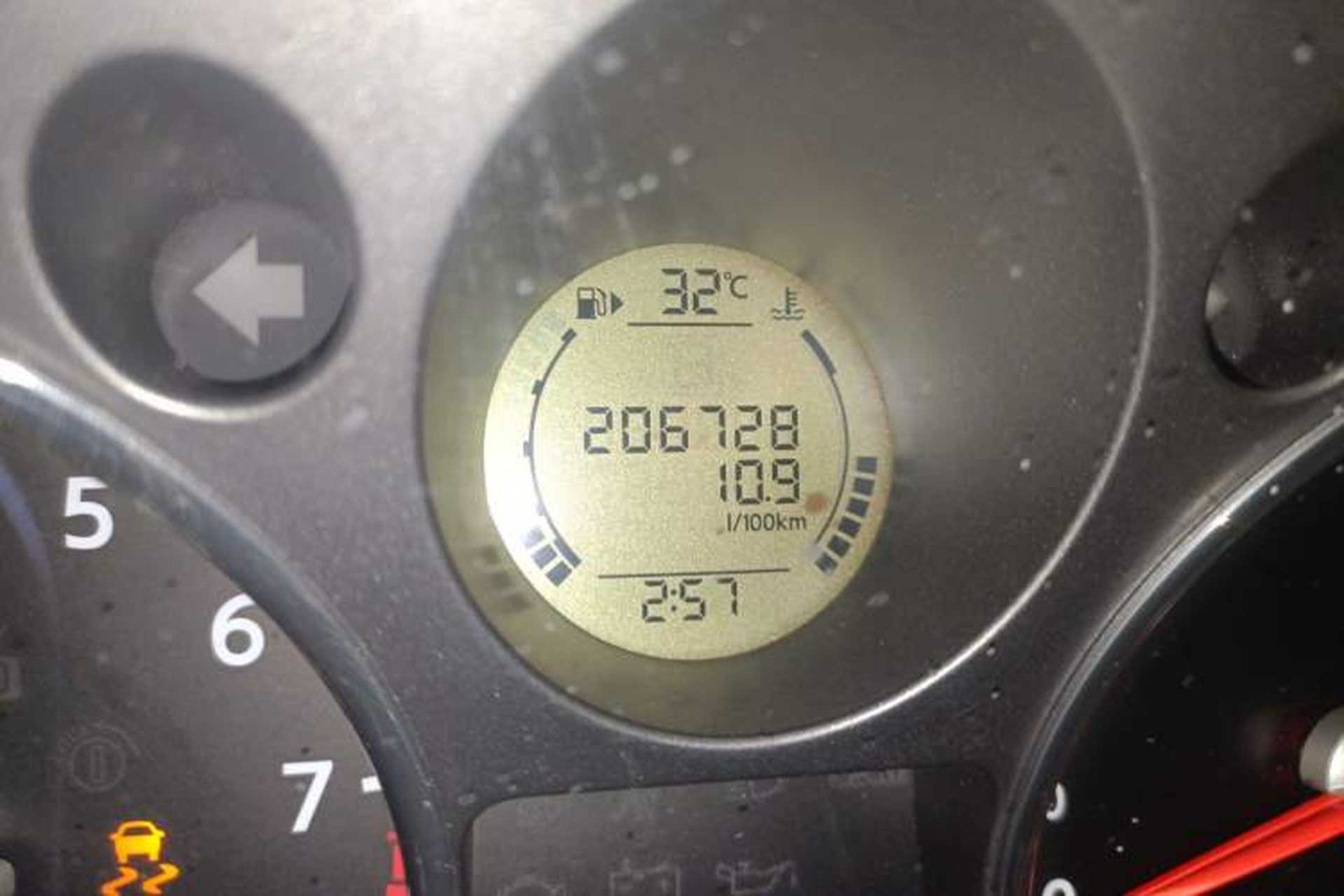 Used Nissan X-Trail 2010 2.5L Manual Luxury Edition 4WD Odometer Close Up