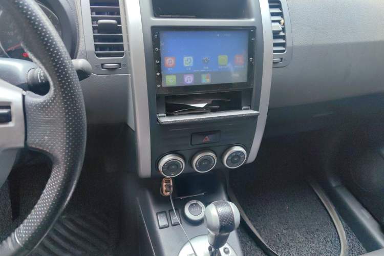 Used Nissan X-Trail 2010 2.5L CVT Luxury Edition 4WD Audio And AC Panel
