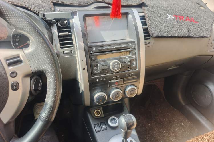 Used Nissan X-Trail 2010 2.5L CVT Luxury Edition 4WD Audio And AC Panel
