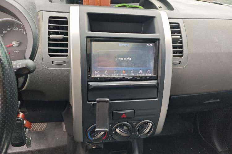 Used Nissan X-Trail 2010 2.0L CVT Comfort Edition 4WD Audio And AC Panel