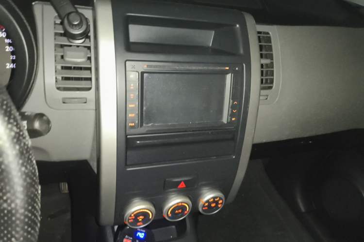 Used Nissan X-Trail 2010 2.5L CVT Flagship Edition 4WD Audio And AC Panel