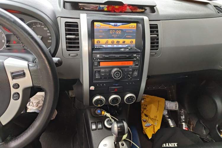 Used Nissan X-Trail 2010 2.5L CVT Luxury Edition 4WD Audio And AC Panel