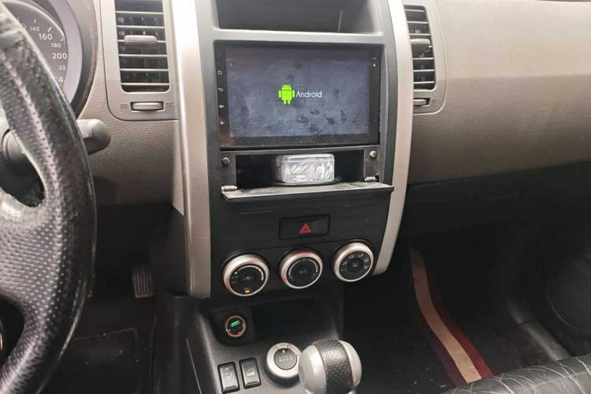 Used Nissan X-Trail 2010 2.5L CVT Luxury Edition 4WD Audio And AC Panel