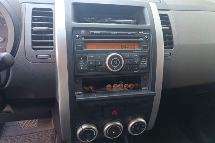 Used Nissan X-Trail 2010 2.5L CVT Luxury Edition 4WD Audio And AC Panel