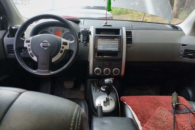 Used Nissan X-Trail 2010 2.5L CVT Luxury Edition 4WD Center Console