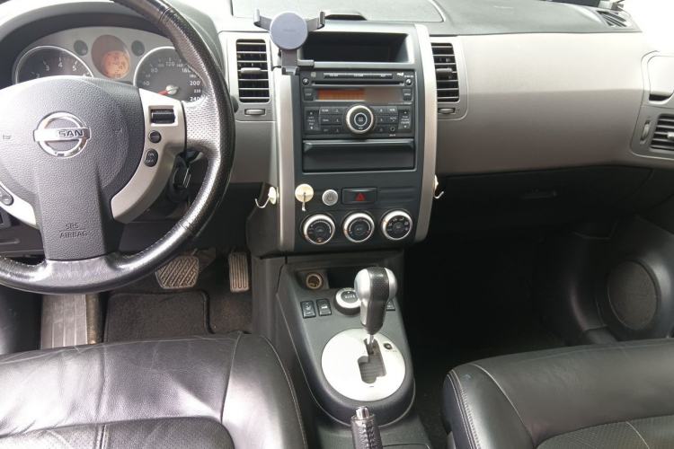 Used Nissan X-Trail 2010 2.5L CVT Luxury Edition 4WD Center Console