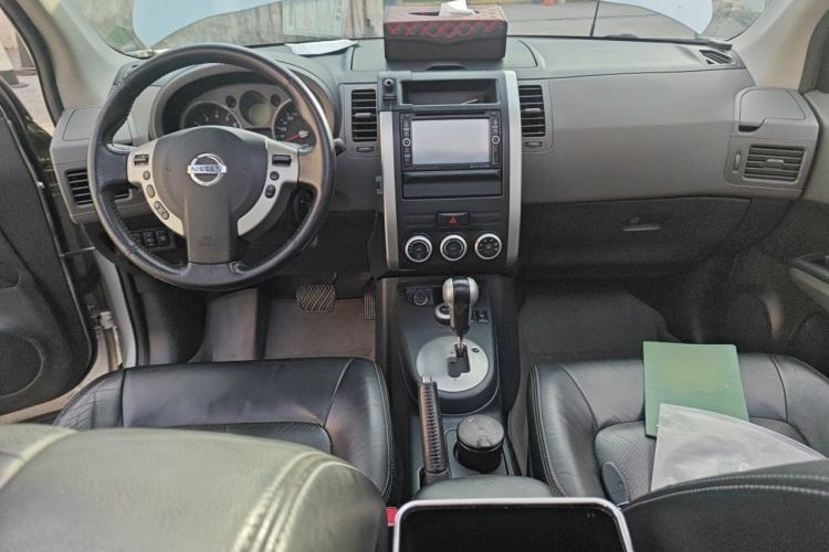 Used Nissan X-Trail 2010 2.5L CVT Flagship Edition 4WD Center Console