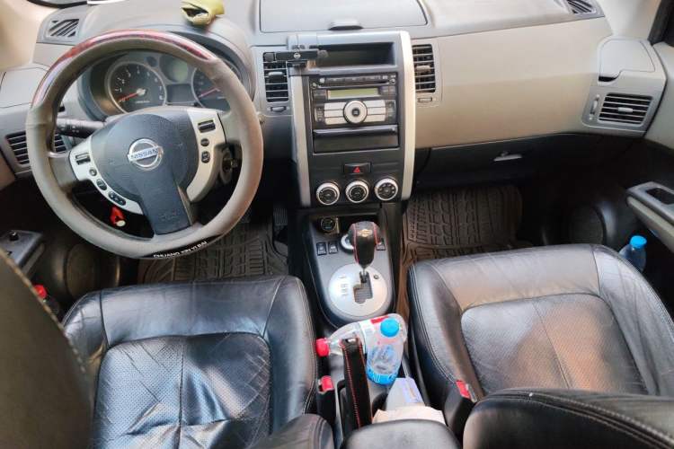 Used Nissan X-Trail 2010 2.5L CVT Luxury Edition 4WD Center Console