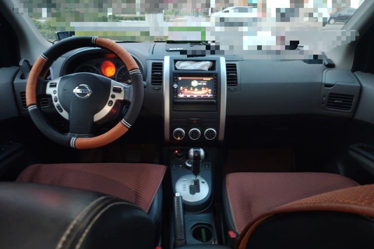 Used Nissan X-Trail 2010 2.5L CVT Luxury Edition 4WD Center Console