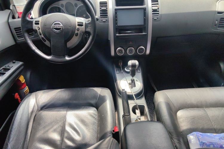 Used Nissan X-Trail 2010 2.5L CVT Luxury Edition 4WD Center Console
