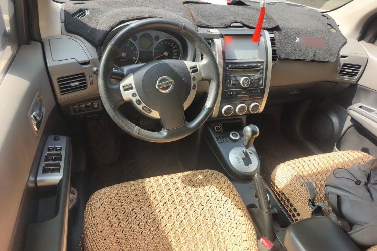 Used Nissan X-Trail 2010 2.5L CVT Luxury Edition 4WD Center Console