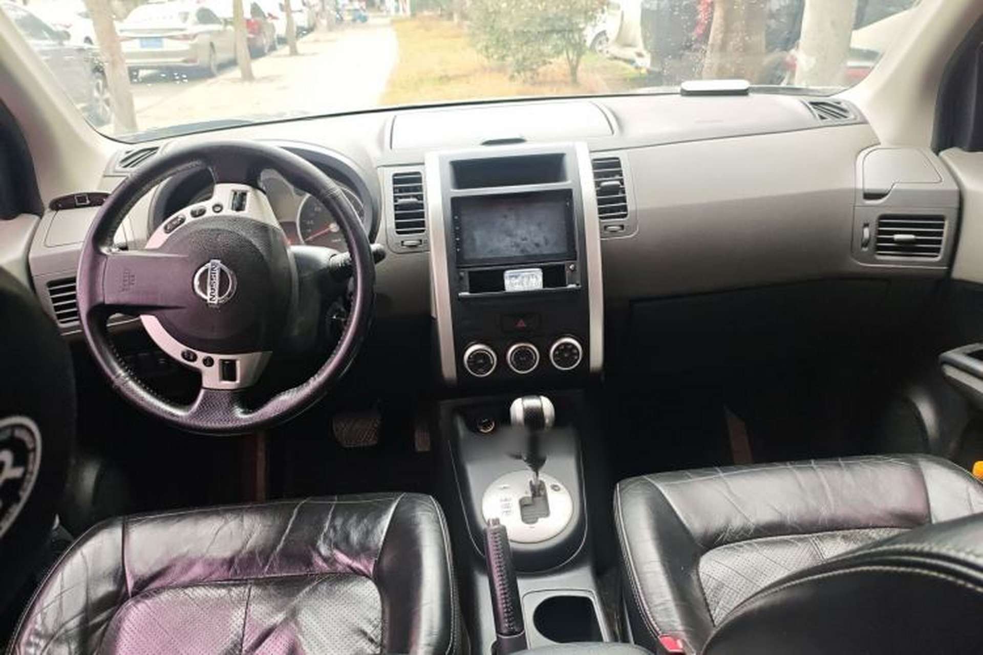 Used Nissan X-Trail 2010 2.5L CVT Luxury Edition 4WD Center Console