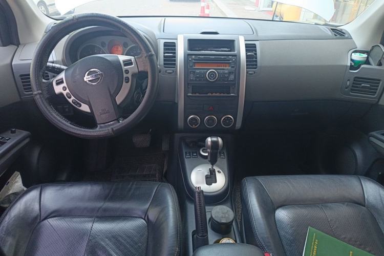 Used Nissan X-Trail 2010 2.5L CVT Luxury Edition 4WD Center Console