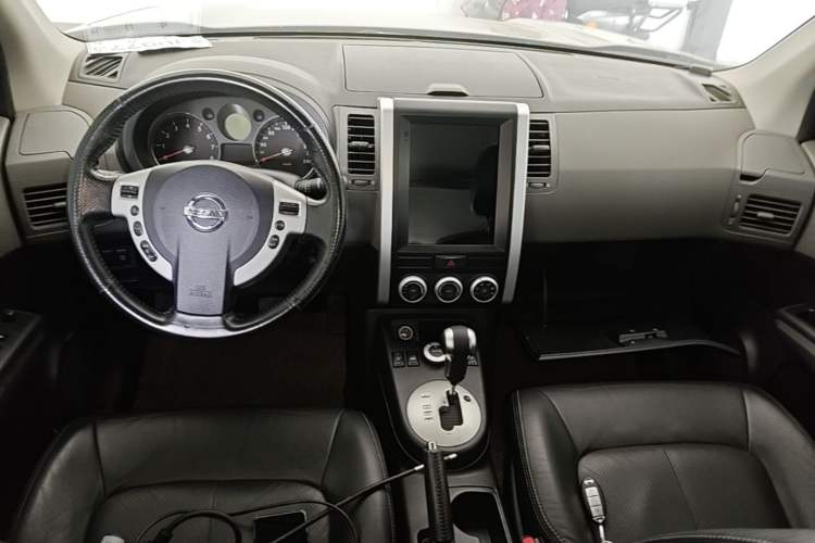 Used Nissan X-Trail 2010 2.5L CVT Luxury Edition 4WD Center Console