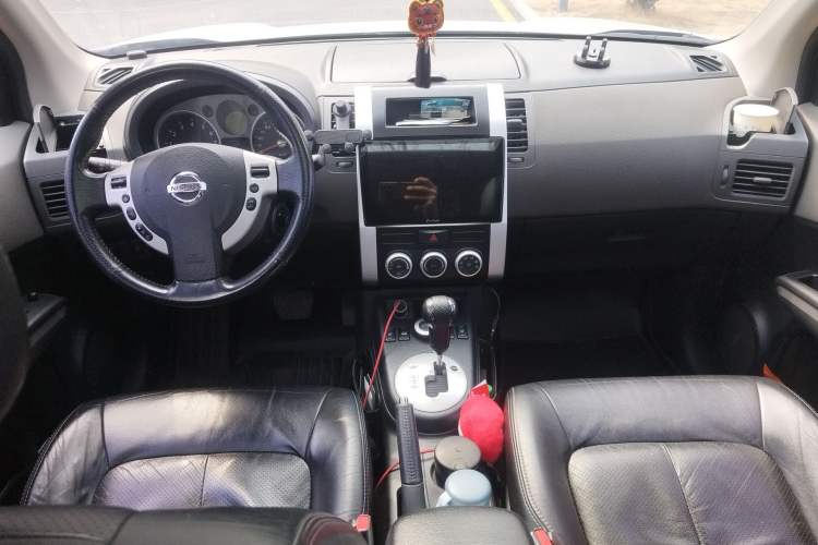 Used Nissan X-Trail 2010 2.5L CVT Luxury Edition 4WD Center Console