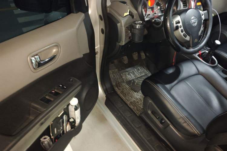Used Nissan X-Trail 2010 2.5L Manual Luxury Edition 4WD Driver Seat