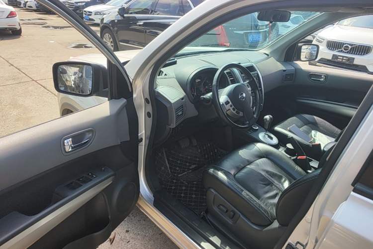 Used Nissan X-Trail 2010 2.5L CVT Luxury Edition 4WD Driver Seat