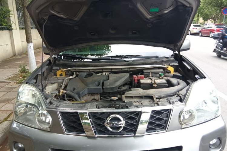 Used Nissan X-Trail 2010 2.5L CVT Luxury Edition 4WD Engine Bay