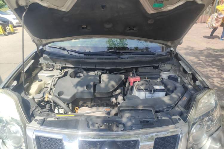 Used Nissan X-Trail 2010 2.5L CVT Flagship Edition 4WD Engine Bay