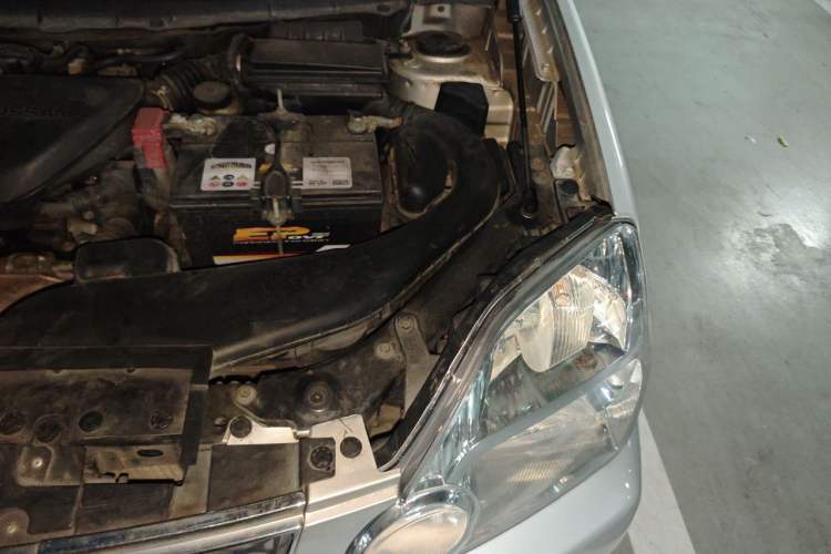 Used Nissan X-Trail 2010 2.5L Manual Luxury Edition 4WD Engine Bay Left