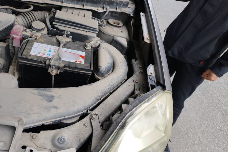 Used Nissan X-Trail 2010 2.5L CVT Luxury Edition 4WD Engine Bay Left