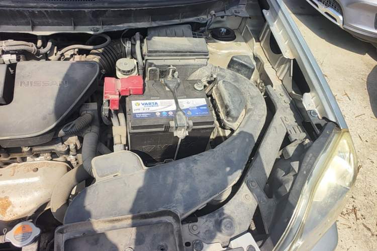 Used Nissan X-Trail 2010 2.5L CVT Luxury Edition 4WD Engine Bay Left