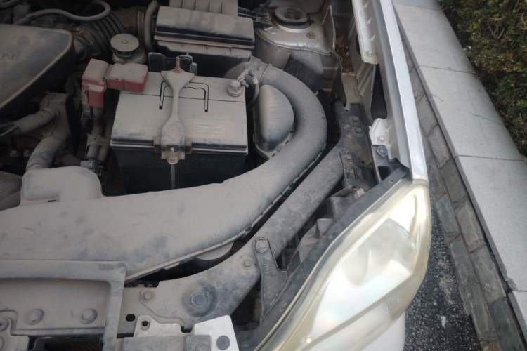Used Nissan X-Trail 2010 2.5L CVT Luxury Edition 4WD Engine Bay Left