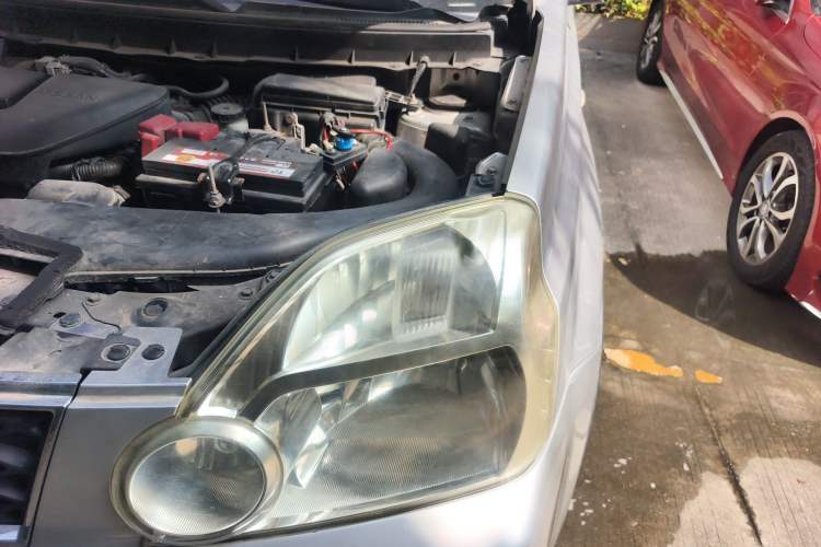 Used Nissan X-Trail 2010 2.5L CVT Luxury Edition 4WD Engine Bay Left
