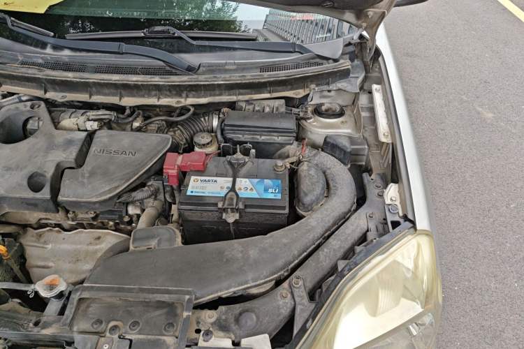 Used Nissan X-Trail 2010 2.5L CVT Luxury Edition 4WD Engine Bay Left