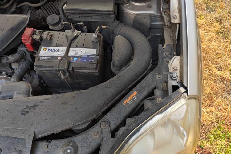 Used Nissan X-Trail 2010 2.5L CVT Flagship Edition 4WD Engine Bay Left