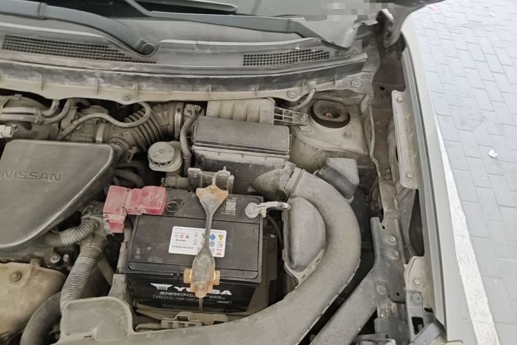 Used Nissan X-Trail 2010 2.5L CVT Luxury Edition 4WD Engine Bay Left