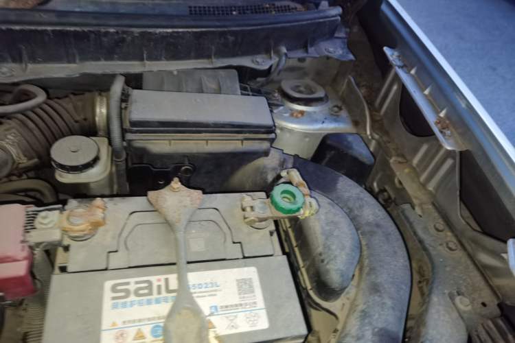 Used Nissan X-Trail 2010 2.5L Manual Luxury Edition 4WD Engine Bay Left